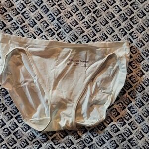 Barely there sample NWOT style 4389 Medium